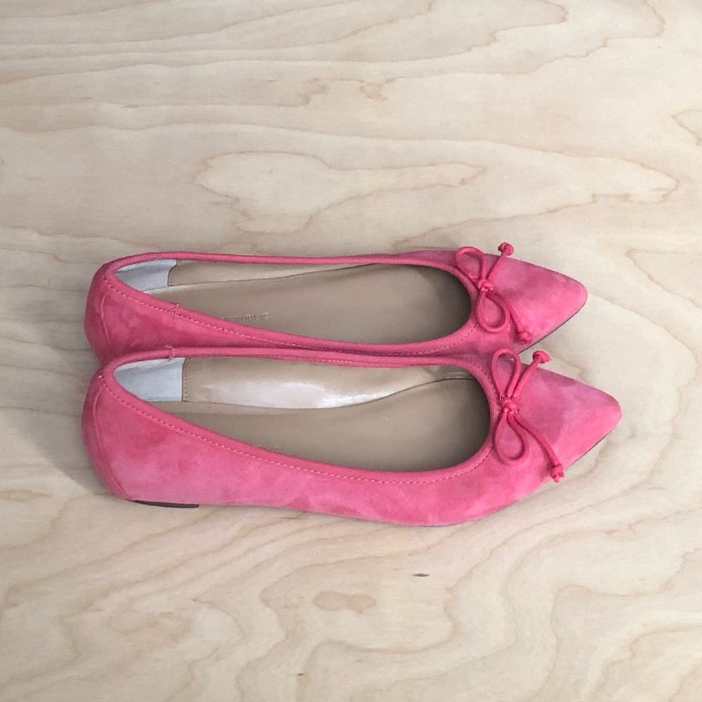 Banana Republic Pointed-Toe Suede Flats in Bright Pink Womens Sz 6.